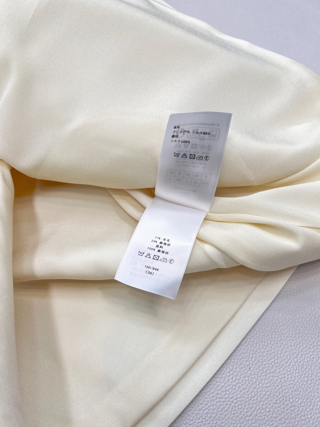 🆕 DIOR蝴蝶结装饰无袖连衣裙 ，蝴蝶结🎀装饰少女感十足 ，荷叶A字裙摆上身修饰身形裙摆也非常灵动 白