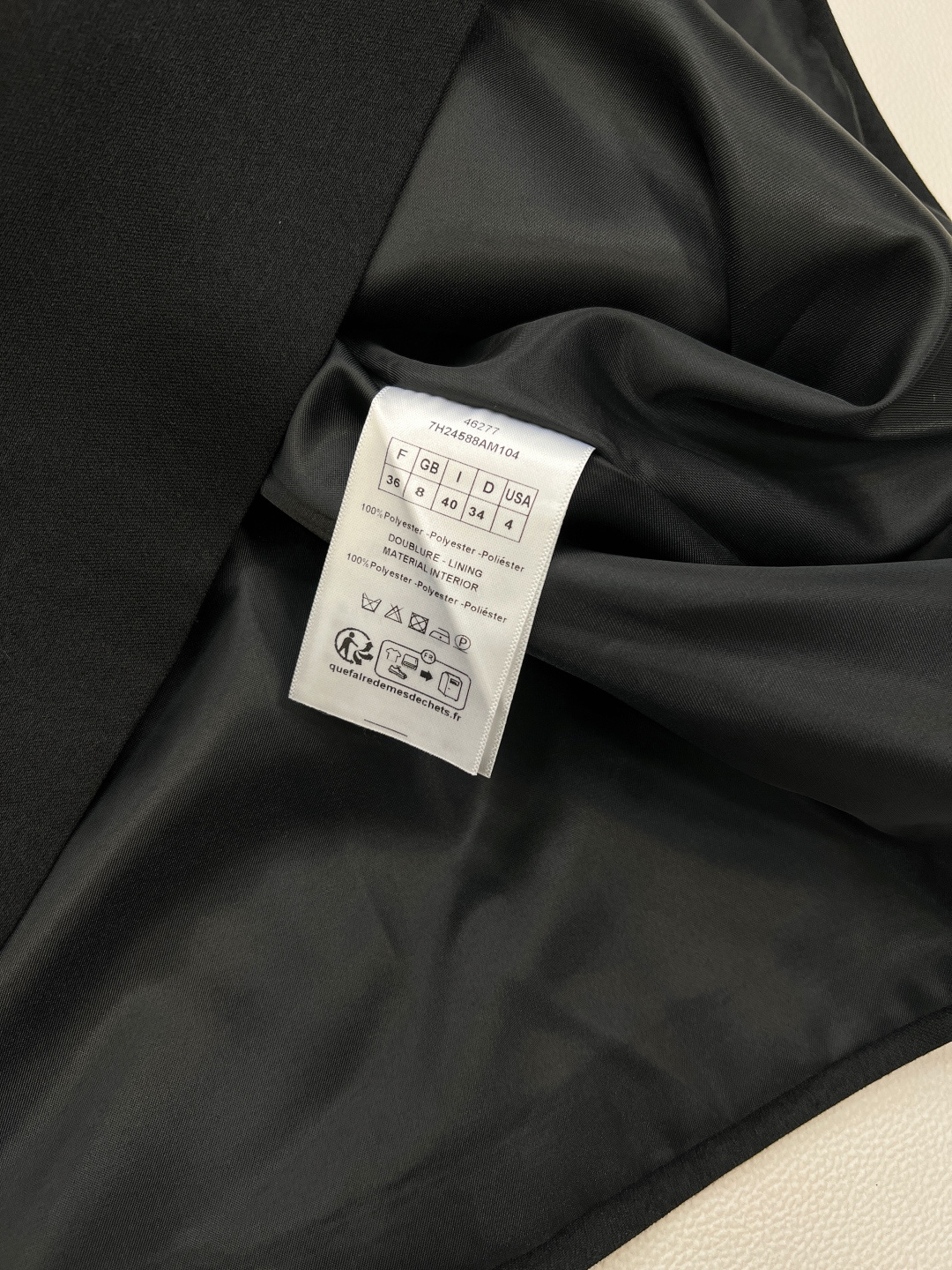 🆕 DIOR蝴蝶结装饰无袖连衣裙 ，蝴蝶结🎀装饰少女感十足 ，荷叶A字裙摆上身修饰身形裙摆也非常灵动 白