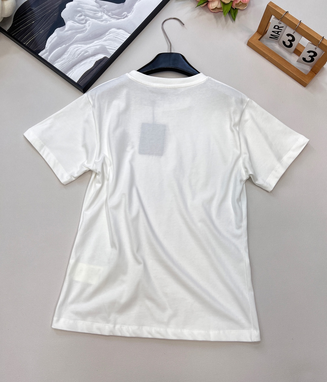 🆕Louis Vuitton新款绣花字母链条短袖T恤，定制YB面料。透气舒适 质感十足 常规T恤版型 采