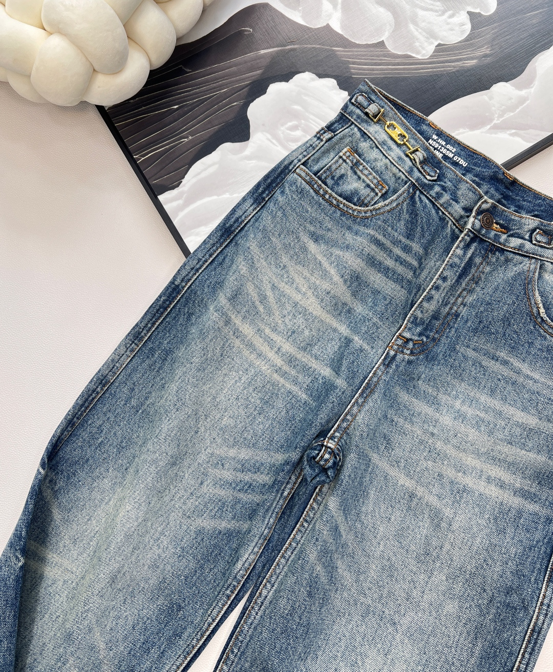 🆕CELINE经典版双扣直筒牛仔长裤👖，专柜同款，直筒牛仔裤必是今年的时尚单品洗水进口面料质感超赞[哇]