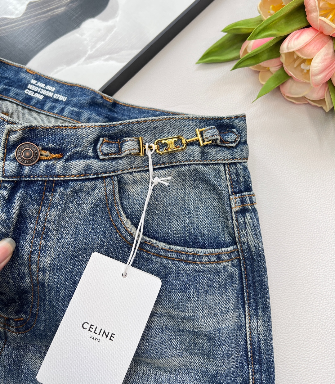 🆕CELINE经典版双扣直筒牛仔长裤👖，专柜同款，直筒牛仔裤必是今年的时尚单品洗水进口面料质感超赞[哇]