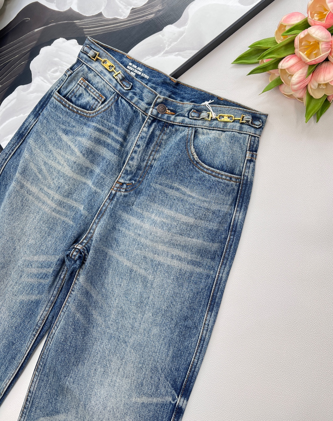 🆕CELINE经典版双扣直筒牛仔长裤👖，专柜同款，直筒牛仔裤必是今年的时尚单品洗水进口面料质感超赞[哇]