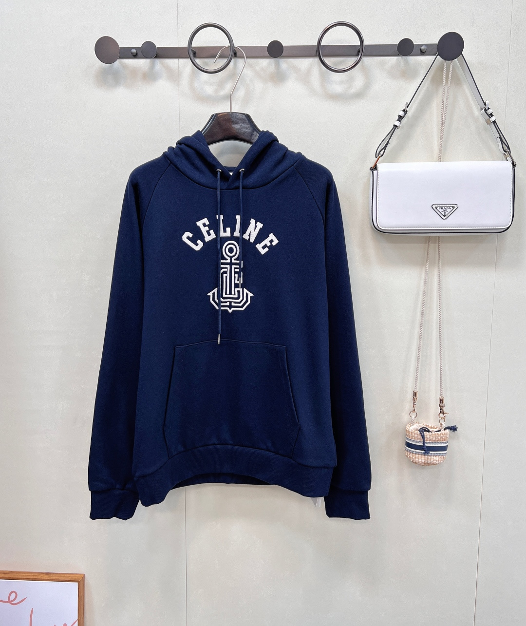NO:434547,Celine25Fw early autumn new anchor letter embroidered hooded sweatshirt丨Exclusive yb development!  High-end production!  The classic style is paired with heavy industrial embroidery, simple and yet stylish!  You can easily show your INS blogger style by making good appearance!  It's really easy to wear!  The one that comes with slimming attributes is the kind that cannot be taken off!  This must be collected for babies with sweatshirt control!  Custom fabrics are soft and comfortable, and they are both practical and textured!  Strongly Amway!  Complete three standards, large-scale products, size sml code, celine, hoodie, sweatshirts, hats, alexander wang19860909Celine25Fw早秋新款船锚字母刺绣连帽卫衣丨独家yb开发！高版出品！经典版型搭配重工刺绣,简单又不失格调！轻轻松松就能让你颜值开挂尽显INS博主风！真的太好穿了！自带显瘦属性 脱不下来的那种！对于卫衣控的宝宝们这款必收！定制面料柔软舒适 实穿与质感并存！强烈安利！三标齐全,大货出 尺码sml 编码,,celine,hoodie,sweatshirts,hats,alexander wang,Women's clothing