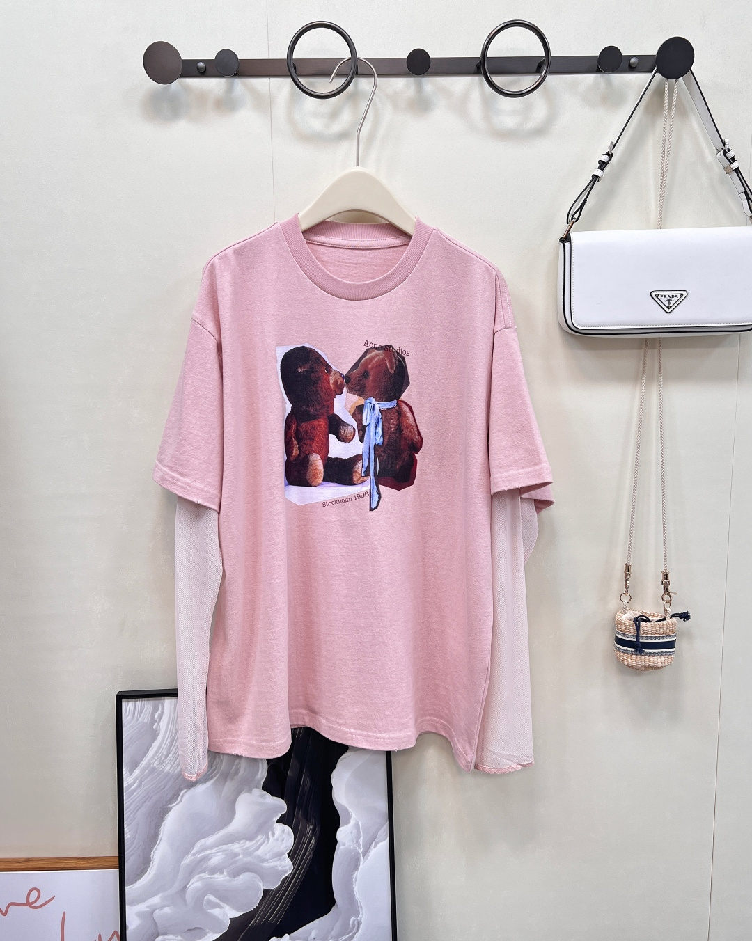 NO:434551,Acne Studios 25Fw early autumn new style retro logo printed loose fake two-piece long-sleeved mesh T-shirt | Exclusive high-end production!  This fake two pieces have been really popular in recent years. The clothes are the least picky to wear. You can wear them all the time as long as you like them. The upper body is clean and tidy and refreshing!  Perfect workmanship quality depends on the details. Two colors are perfect and three standards are complete!  Size sml, acne studios,dior,tees,t-shirt,alexander wang19860909Acne Studios 25Fw早秋新款 复古徽标印花宽松假两件长袖网纱T恤丨独家高版出品！这种假两件近年来真的太火 衣服最不挑人穿,只要你喜欢可以一直穿,上身干净整洁有一种清爽！完美做工品质看细节.两色出三标齐全！ 尺码sml 编,,acne studios,dior,tees，t-shirt,alexander wang,Women's clothing