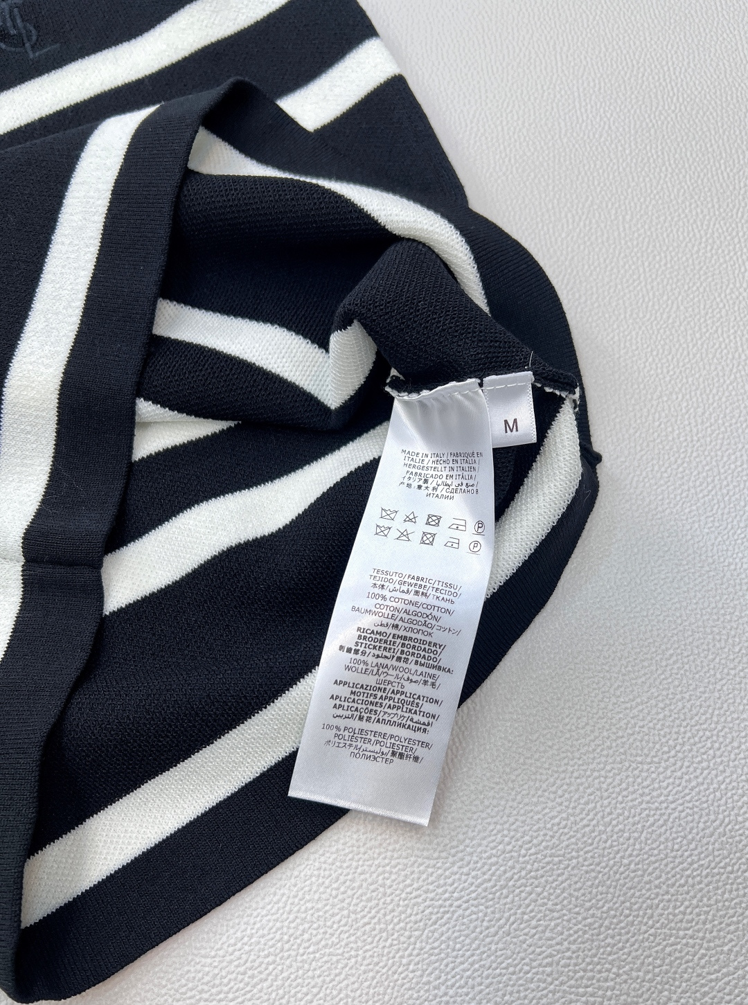 🆕YSL新款翻领刺绣字母条纹背心。爆款继续出货🔥条纹翻领背心！定位logo刺绣，海军风条纹时髦又高级!版