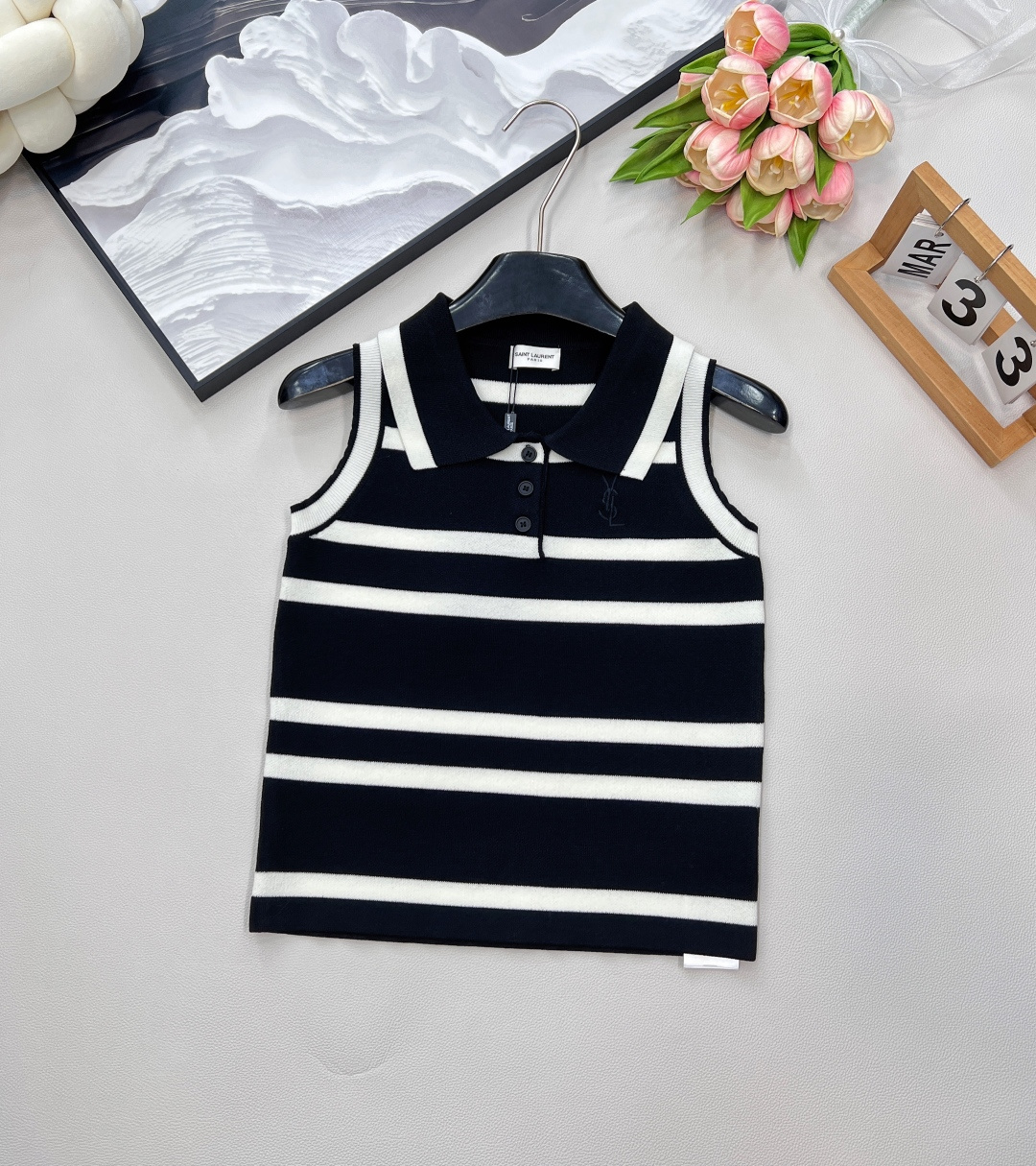 NO:436116,YSL new lapel embroidered letter striped vest. The popular model continues to ship striped lapel vest!  Positioning logo embroidery, navy style stripes are fashionable and high-end! The upper body is huge and slim! The ascetic style is minimalist! The imported fabric has a super texture, and the elegant temperament is lazy and casual style! The stripes are really yyds!  It's hard not to love it. The age-reducing lapel stripes, the striped elements are definitely evergreen styles that you can wear forever. Simple and layered. ~~ Classic stripes embellish the low-key small embroidery logo. Simple and simple styles that can be worn for many years are versatile. It's lazy and casual. It looks very beautiful. Three standards are complete, and the large-scale products are size sml coded, saint laurent, alexander wang19860909YSL新款翻领刺绣字母条纹背心.爆款继续出货条纹翻领背心！ 定位logo刺绣,海军风条纹时髦又高级! 版型上身巨显瘦!禁欲系极简风! 进口面料质感超赞,气质优雅的慵懒随性风! 条纹真的yyds ！很难不爱 减龄风翻领条纹,条纹元素绝对是百穿不厌的常青款 简约有层次 ～～经典条纹点缀低调的小小刺绣logo 简洁可以穿很多年的经典款通勤百搭 日常又慵懒随意好看极了~三标齐全,大货出 尺码sml 编码,,saint laurent,alexander wang,Women's clothing
