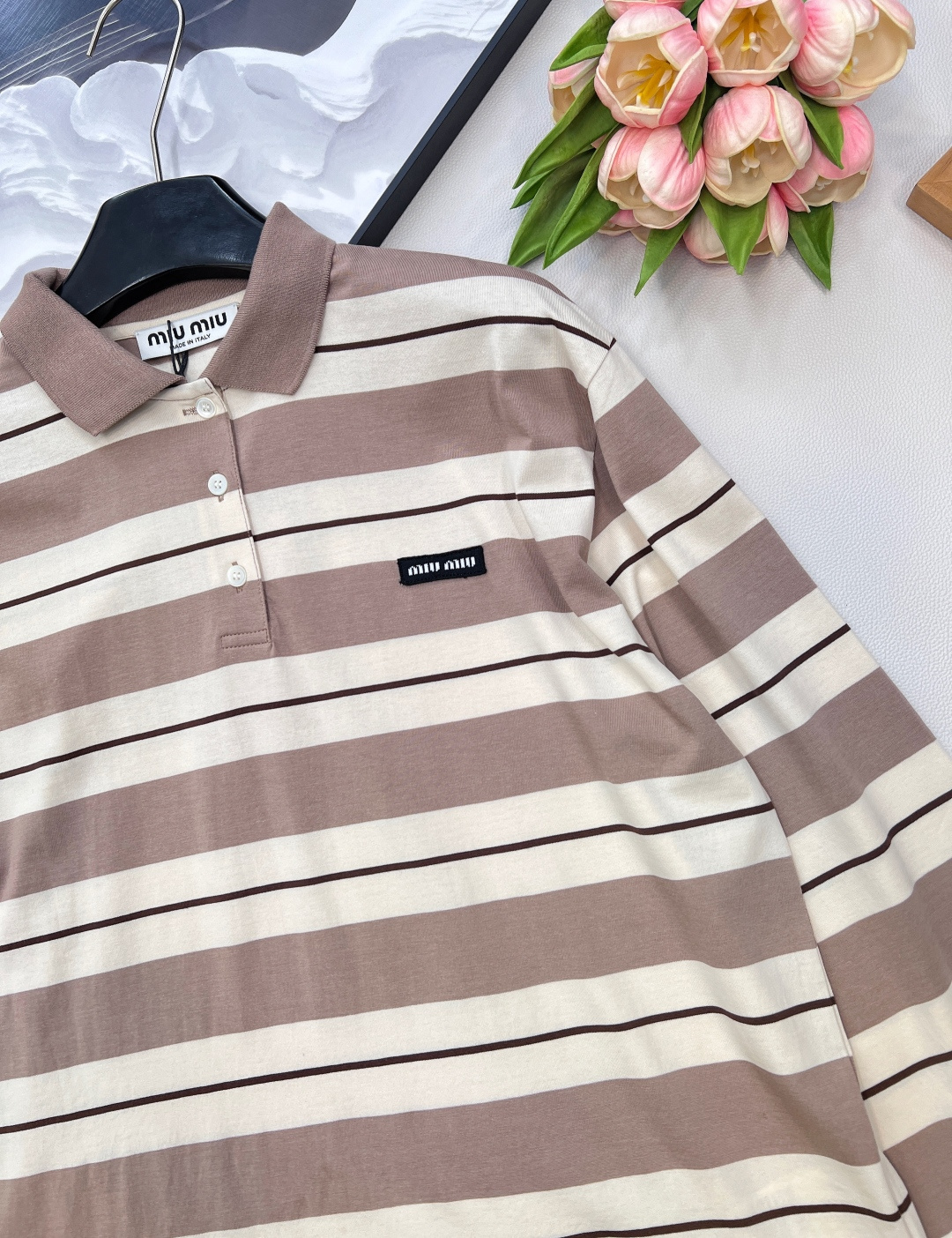 🆕Miumiu25Ss春夏新款徽标撞色条纹翻领撞色长袖T恤丨⚠独家yb开发！高版出品！软软糯糯却又不失筋
