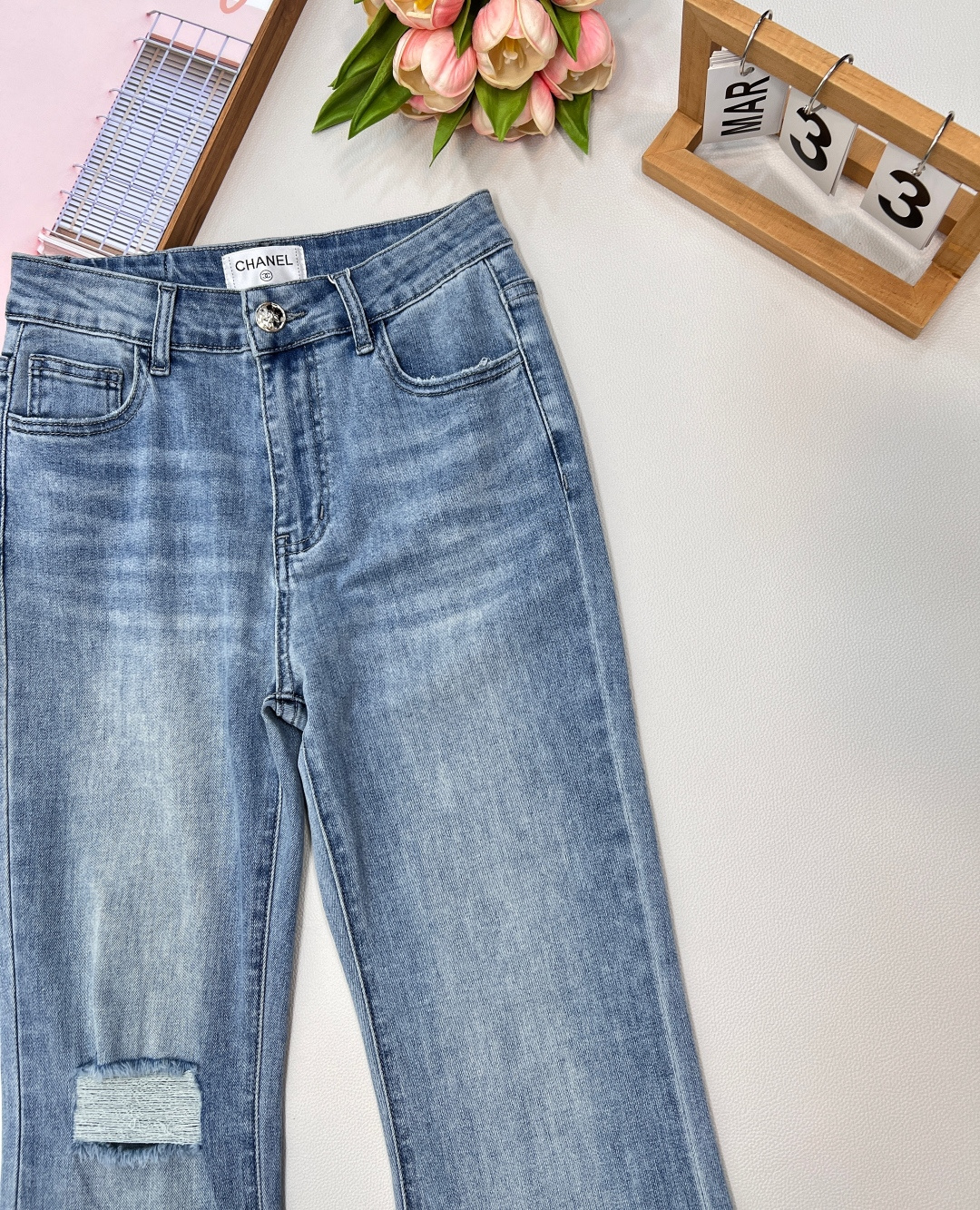 🆕CHANEL小香家*25夏季新款后袋双c亮片弹力微喇裤！独家开定，秋冬王炸款，前幅破洞设计加后袋亮片，