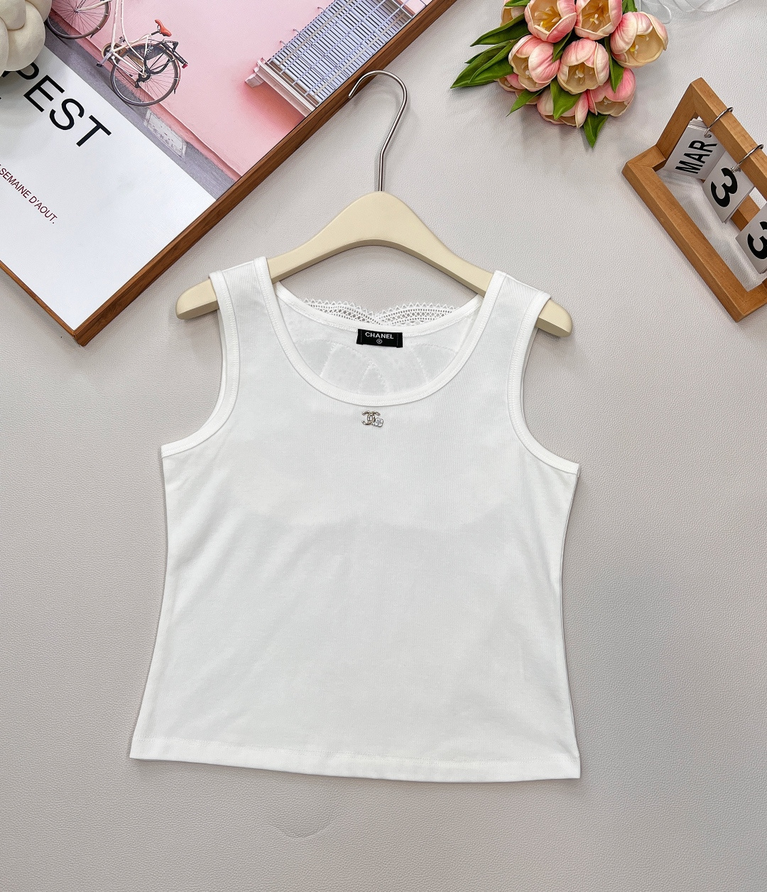 NO:734944,Chanel 25SS new spring and summer vacation series hollow vest suspender is simply the king of fashion items. Classic black and white color, comes with advanced filters, no matter how you wear it, you can't go wrong~ The large LOGO hollow design on the back is superb, French romance and small fragrance are full of exquisiteness. The stretch fabric is close to the skin and comfortable, slim and short style + sleeveless shape, outlines the graceful figure, looks great inside and outside, a must-have for sweet and cool girls!  Whether you wear it with high-waisted pants to create long legs, or wear it with a skirt for an elegant and relaxed look, you can easily capture the fashionable atmosphere. Wear it for vacation and take photos, and it will look great in photos. It has a perfect 'Chanel on earth' feeling. Whoever wears it will fall in love with it. Two colors and three standards are complete. Size sml code,,chanel,chanel,skirts,19860909Chanel 25SS春夏新款度假系列镂空背心吊带,简直是时尚圈的王炸单品 经典黑白配色,自带高级滤镜,怎么穿都不出错~后背大LOGO镂空设计超绝,法式浪漫与小香精致感拉满 弹力面料贴肤又舒适,修身短款+无袖造型,勾勒曼妙身材,内搭外穿都很炸,甜酷辣妹必备！不管是配高腰裤打造大长腿,还是搭裙装走优雅松弛感,都能轻松拿捏时髦氛围,穿去度假拍照更是出片到不行,妥妥的“人间香奈儿”既视感,谁穿谁爱上,两色出三标齐全 尺码sml 编码,,chanel,chanel,skirts,,Women's clothing