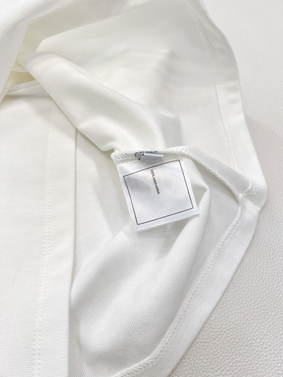 🆕Chanel 25SS春夏新款度假系列镂空背心吊带，简直是时尚圈的王炸单品💥 经典黑白配色，自带高级滤