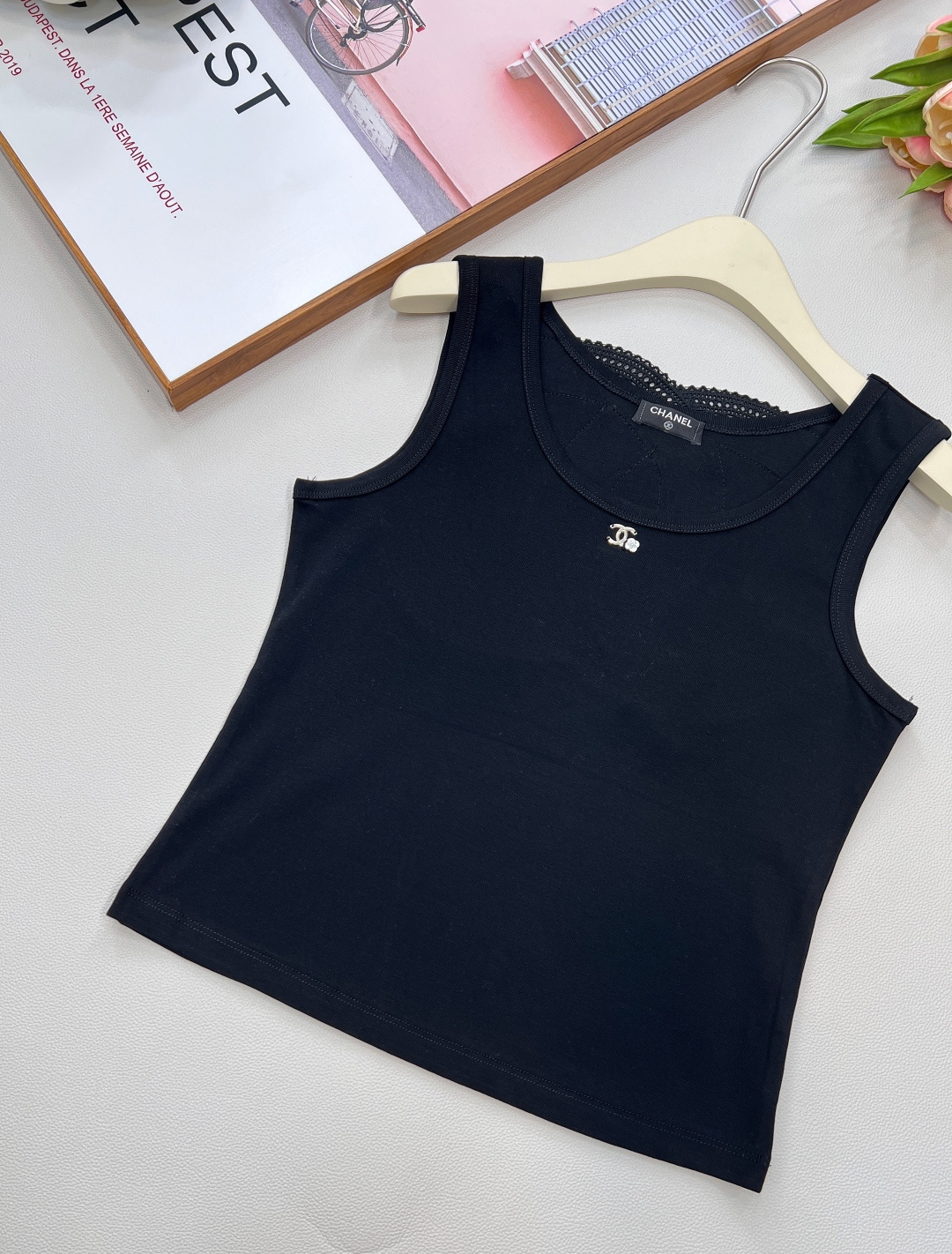 🆕Chanel 25SS春夏新款度假系列镂空背心吊带，简直是时尚圈的王炸单品💥 经典黑白配色，自带高级滤