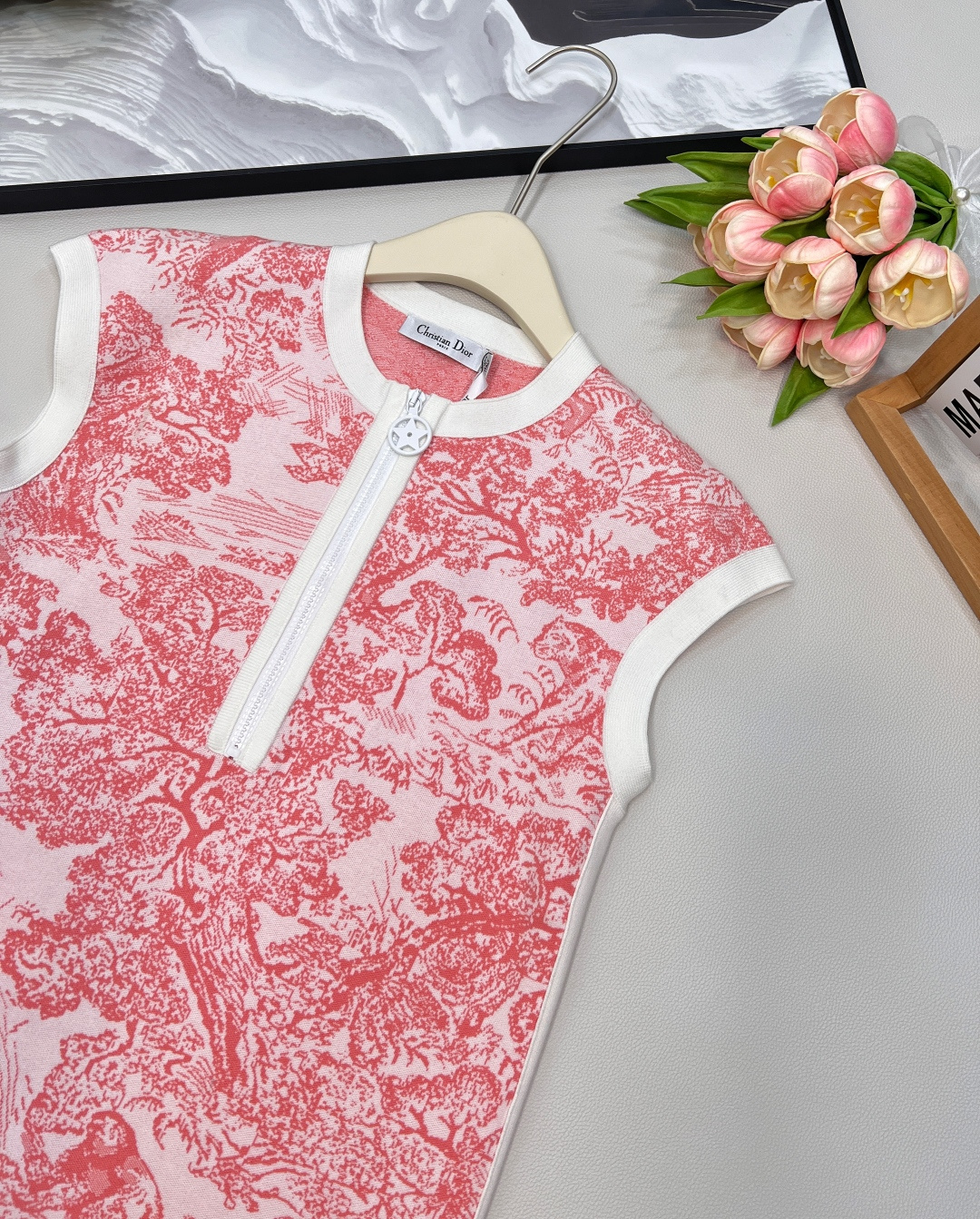 🆕Dior2024新款半开襟针织提花背心裙。定制YB进口纱线织造 质感舒适 分量十足 背心裙版型 通体包