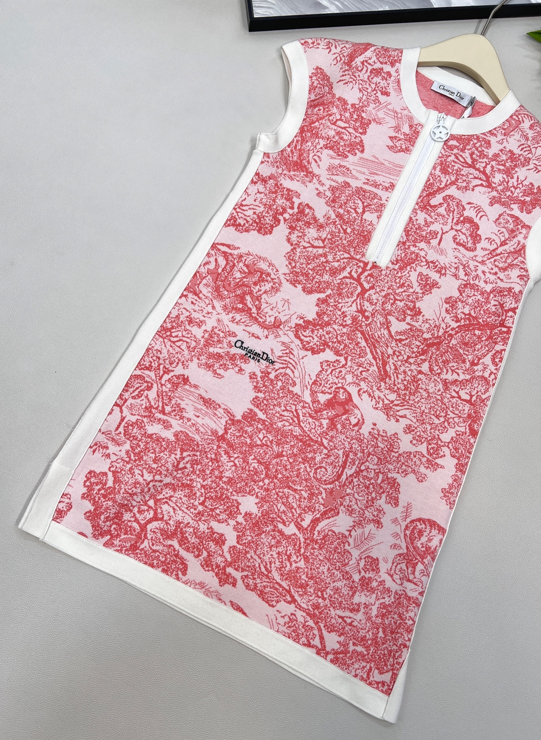 🆕Dior2024新款半开襟针织提花背心裙。定制YB进口纱线织造 质感舒适 分量十足 背心裙版型 通体包