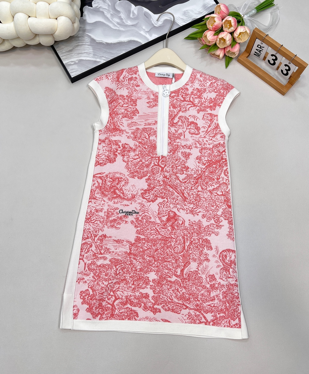 🆕Dior2024新款半开襟针织提花背心裙。定制YB进口纱线织造 质感舒适 分量十足 背心裙版型 通体包