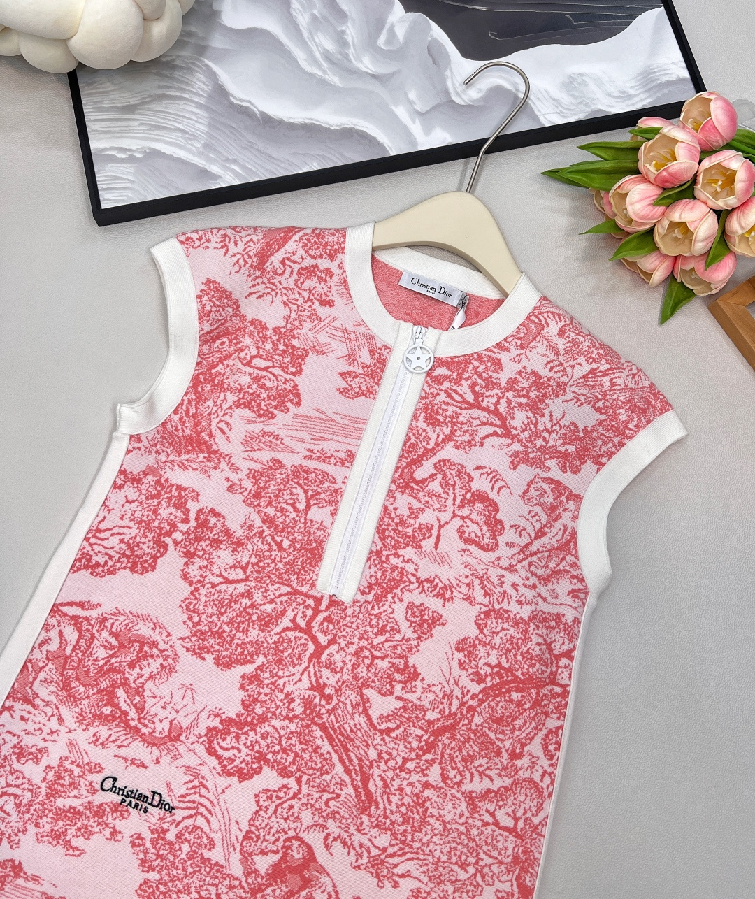 🆕Dior2024新款半开襟针织提花背心裙。定制YB进口纱线织造 质感舒适 分量十足 背心裙版型 通体包