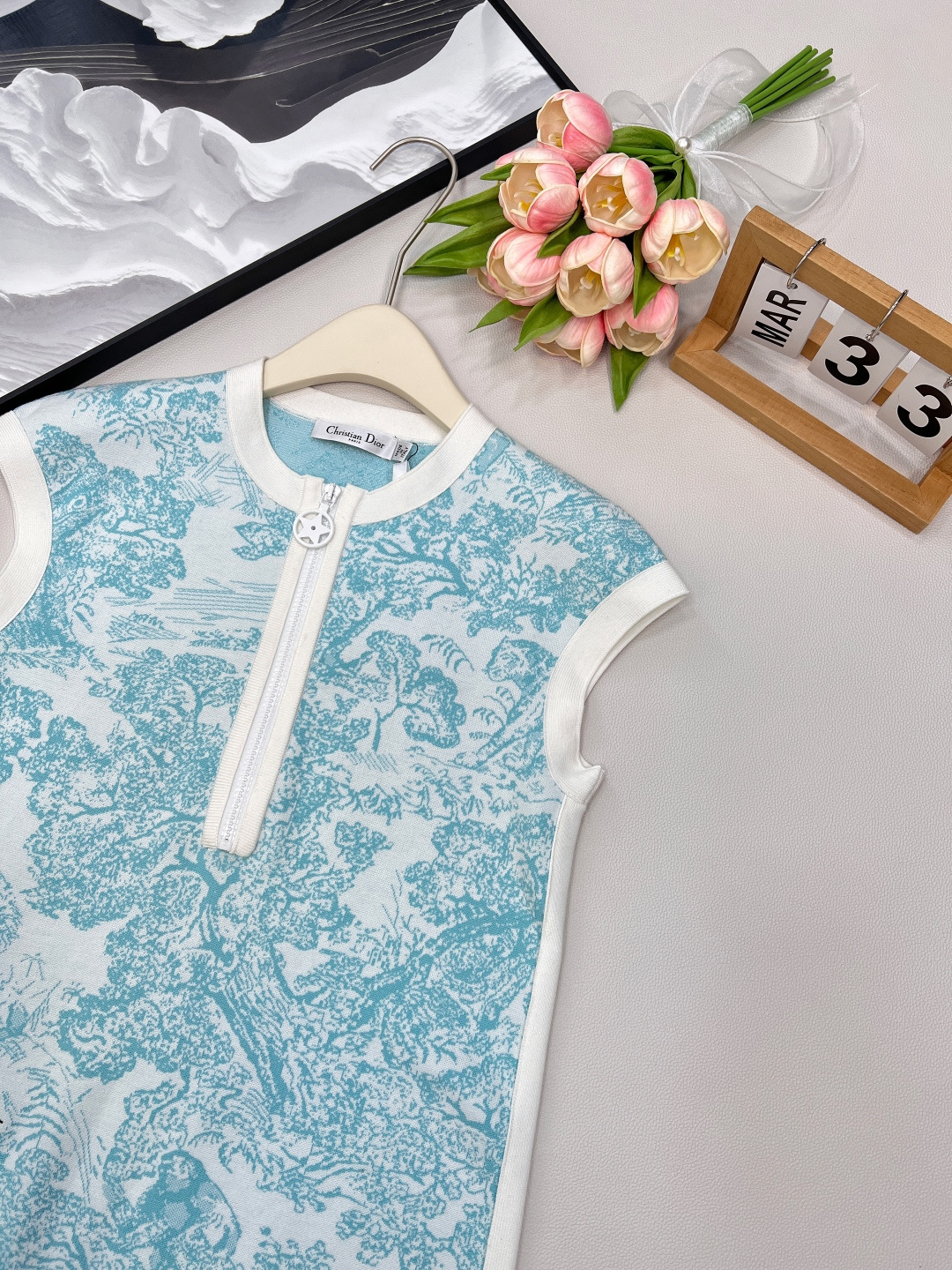 🆕Dior2024新款半开襟针织提花背心裙。定制YB进口纱线织造 质感舒适 分量十足 背心裙版型 通体包