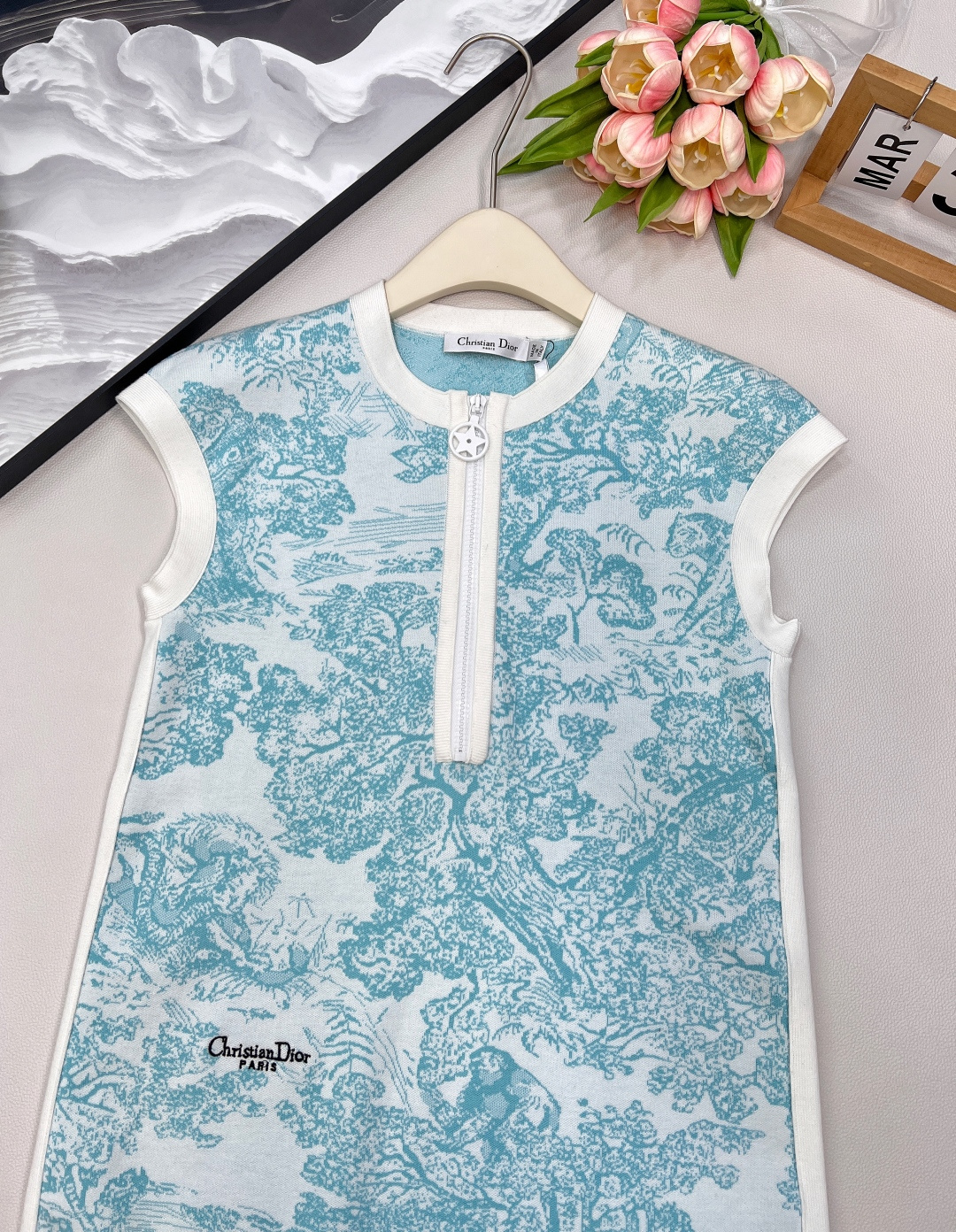 🆕Dior2024新款半开襟针织提花背心裙。定制YB进口纱线织造 质感舒适 分量十足 背心裙版型 通体包