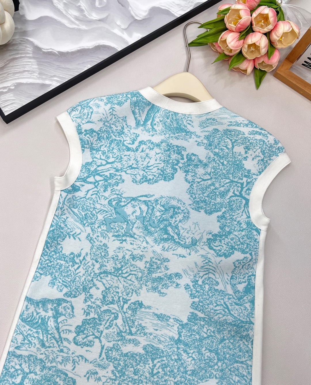 🆕Dior2024新款半开襟针织提花背心裙。定制YB进口纱线织造 质感舒适 分量十足 背心裙版型 通体包