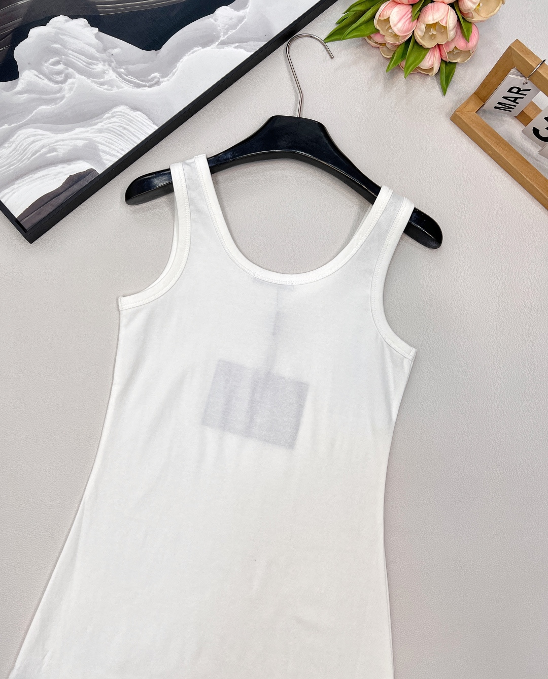 🆕 PRADA 新款经典三角徽标背心连衣裙气质单品 这个连衣裙太好看了吧，夏季穿搭中的修身连衣裙，可以展