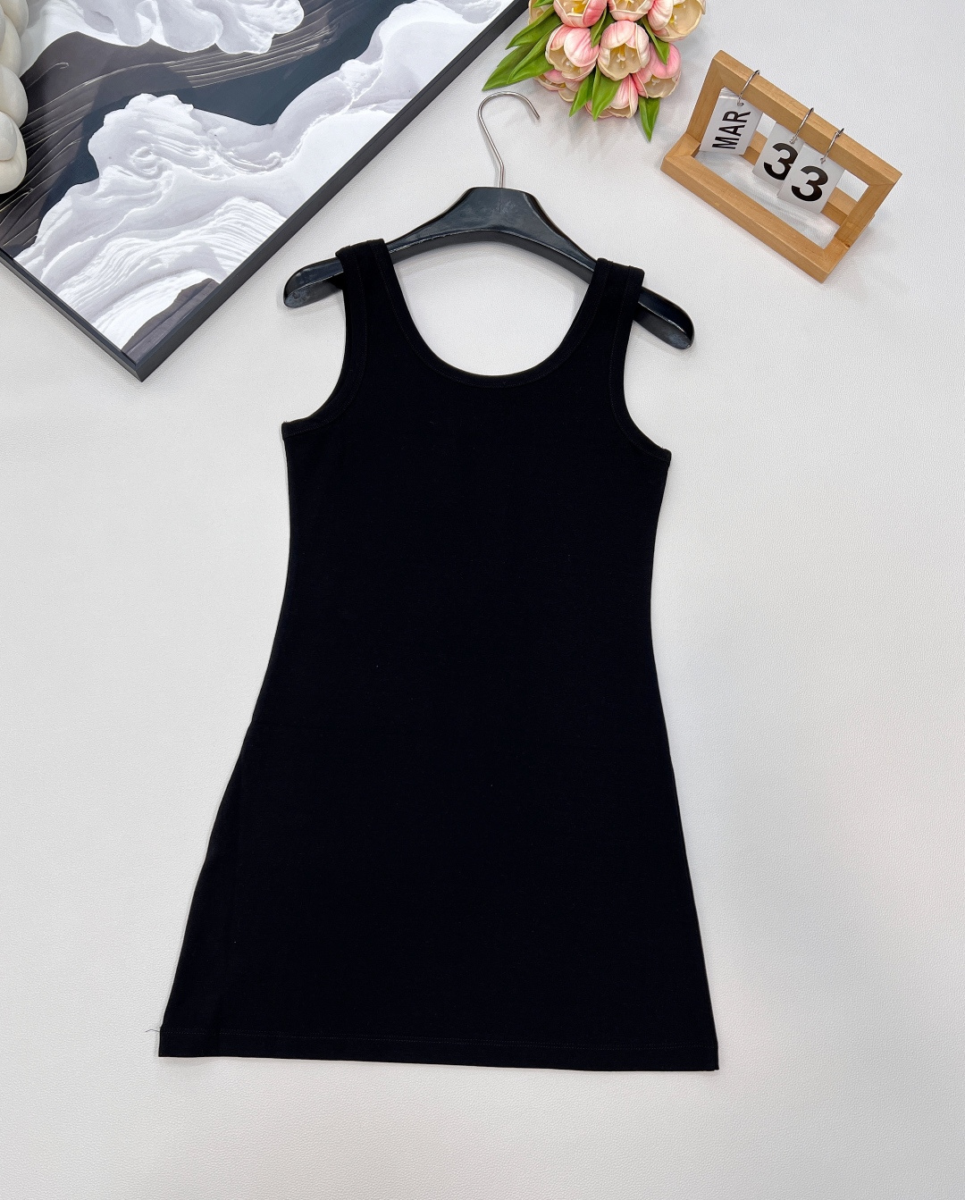 🆕 PRADA 新款经典三角徽标背心连衣裙气质单品 这个连衣裙太好看了吧，夏季穿搭中的修身连衣裙，可以展