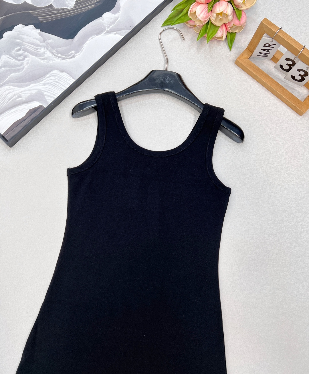 🆕 PRADA 新款经典三角徽标背心连衣裙气质单品 这个连衣裙太好看了吧，夏季穿搭中的修身连衣裙，可以展