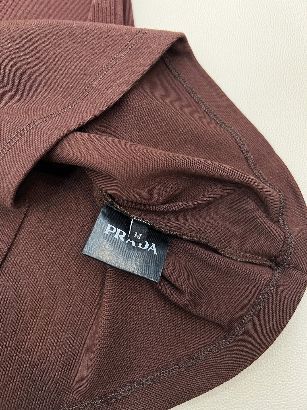 🆕 PRADA 新款经典三角徽标背心连衣裙气质单品 这个连衣裙太好看了吧，夏季穿搭中的修身连衣裙，可以展