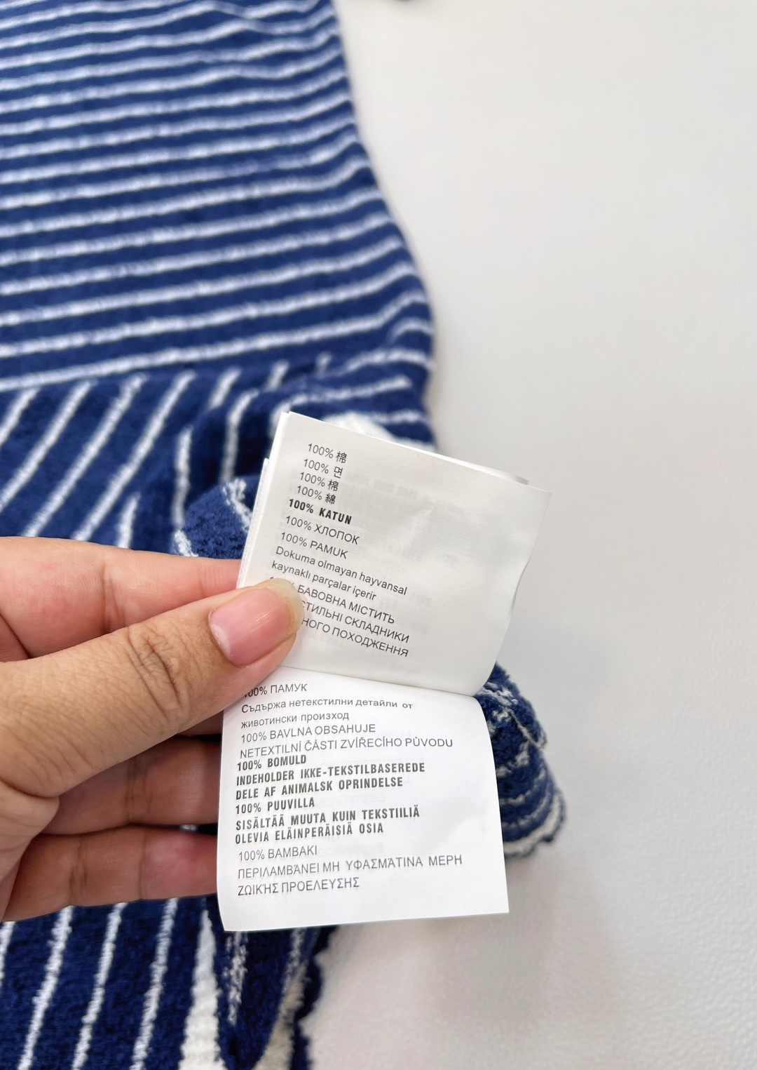 🆕Miumiu撞色条纹字母提花针织裙，自带氛围感的缪缪撞色条纹字母提花圈圈毛针织连衣裙呀！ 这条连衣裙采