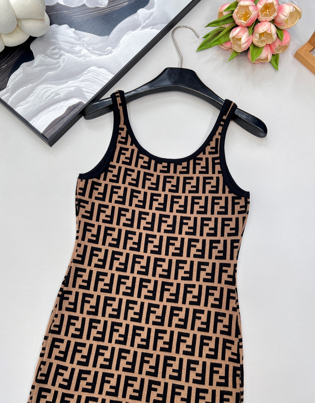 🆕Fendi 经典系列..🤎🤎🤎FF Logo针织徽标背心裙！超爱的这款 超级有气质！没穿之前可能感觉有