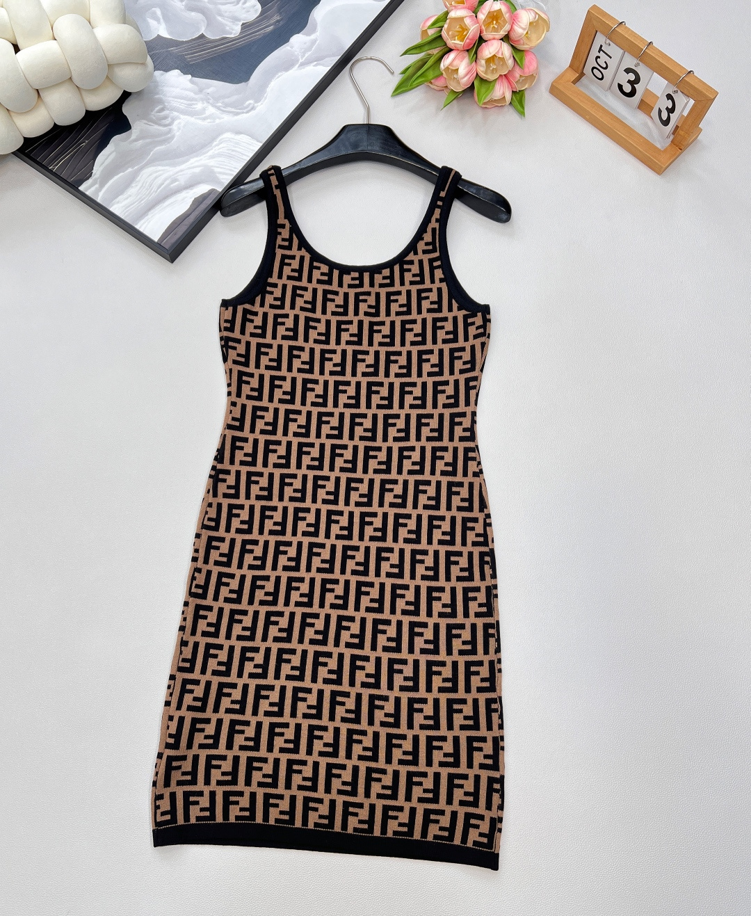🆕Fendi 经典系列..🤎🤎🤎FF Logo针织徽标背心裙！超爱的这款 超级有气质！没穿之前可能感觉有