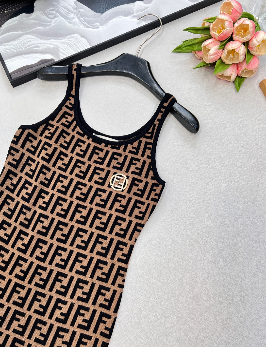 🆕Fendi 经典系列..🤎🤎🤎FF Logo针织徽标背心裙！超爱的这款 超级有气质！没穿之前可能感觉有