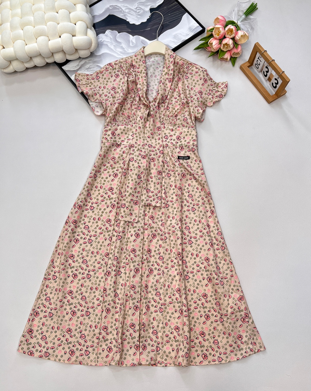 🆕Miumiu2025新款系带花边袖口碎花长裙，定制YB进口斜纹稠材质 冰爽透气 舒适有型 系带泡泡袖连