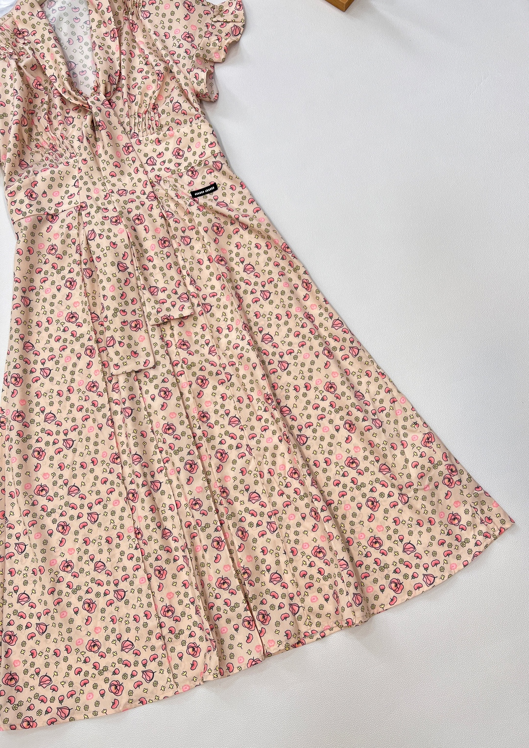 🆕Miumiu2025新款系带花边袖口碎花长裙，定制YB进口斜纹稠材质 冰爽透气 舒适有型 系带泡泡袖连