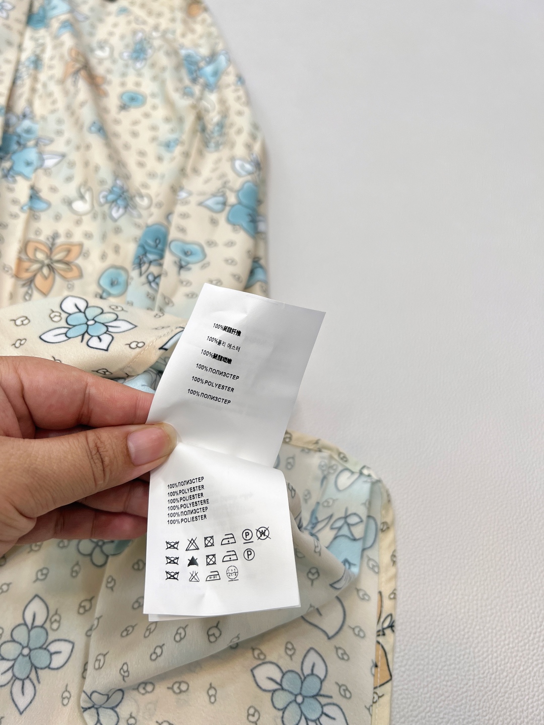 🆕Miumiu新款系带碎花复古连衣裙,定制YB进口斜纹绸材质 垂顺光泽 舒适宜人 系带蝴蝶结短袖连衣裙剪