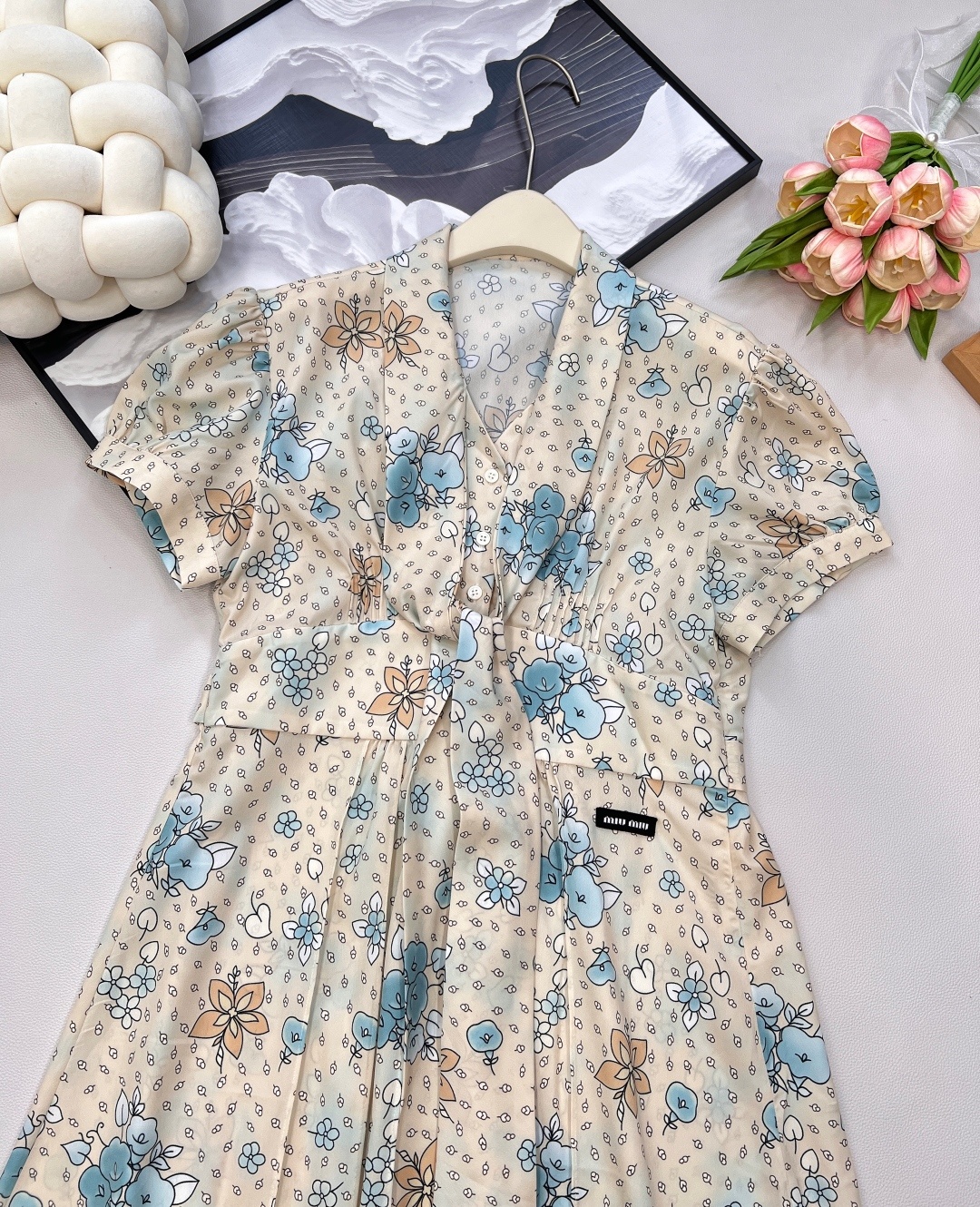 🆕Miumiu新款系带碎花复古连衣裙,定制YB进口斜纹绸材质 垂顺光泽 舒适宜人 系带蝴蝶结短袖连衣裙剪