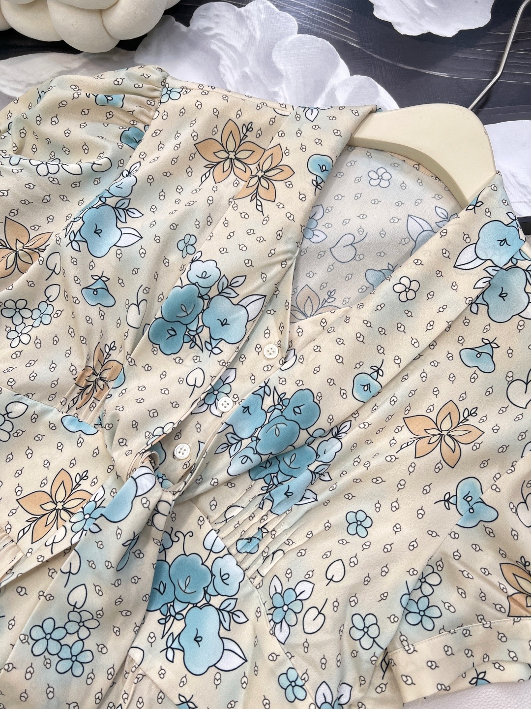 🆕Miumiu新款系带碎花复古连衣裙,定制YB进口斜纹绸材质 垂顺光泽 舒适宜人 系带蝴蝶结短袖连衣裙剪