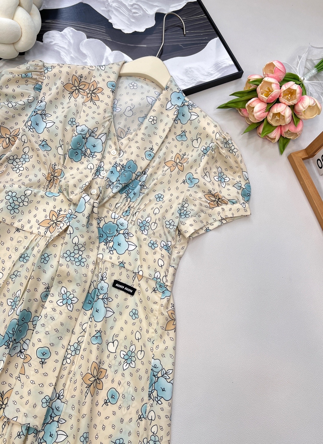 🆕Miumiu新款系带碎花复古连衣裙,定制YB进口斜纹绸材质 垂顺光泽 舒适宜人 系带蝴蝶结短袖连衣裙剪