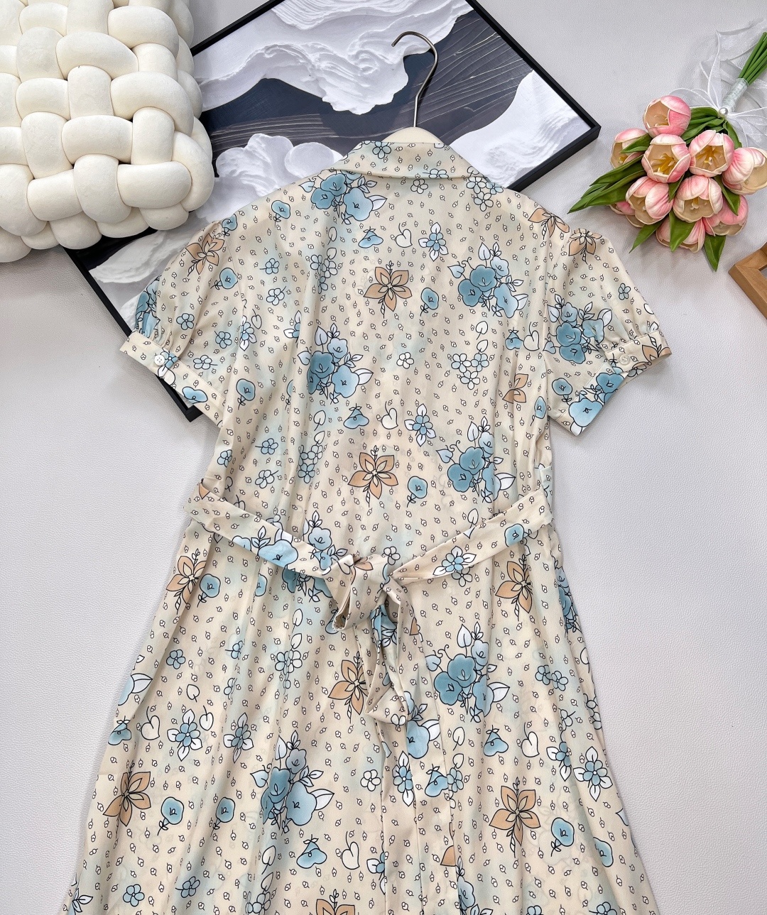 🆕Miumiu新款系带碎花复古连衣裙,定制YB进口斜纹绸材质 垂顺光泽 舒适宜人 系带蝴蝶结短袖连衣裙剪