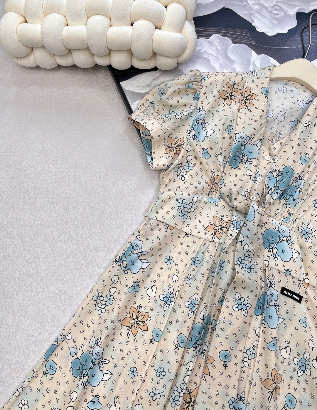 🆕Miumiu新款系带碎花复古连衣裙,定制YB进口斜纹绸材质 垂顺光泽 舒适宜人 系带蝴蝶结短袖连衣裙剪