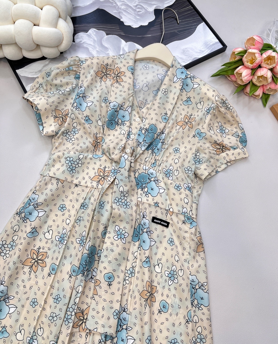 🆕Miumiu新款系带碎花复古连衣裙,定制YB进口斜纹绸材质 垂顺光泽 舒适宜人 系带蝴蝶结短袖连衣裙剪