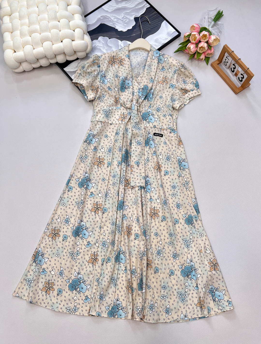 🆕Miumiu新款系带碎花复古连衣裙，定制YB进口斜纹绸材质 垂顺光泽 舒适宜人 系带蝴蝶结短袖连衣裙剪