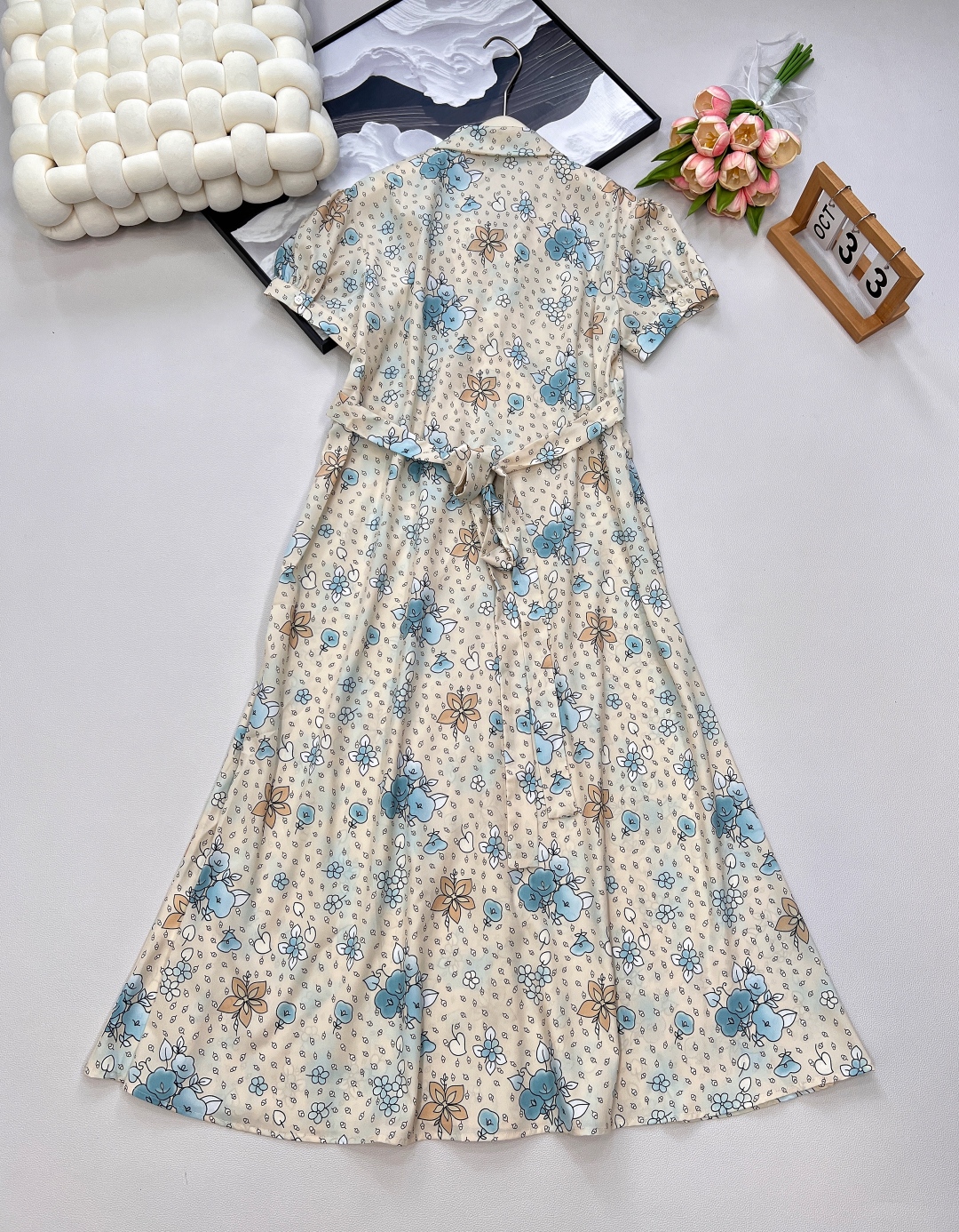 🆕Miumiu新款系带碎花复古连衣裙,定制YB进口斜纹绸材质 垂顺光泽 舒适宜人 系带蝴蝶结短袖连衣裙剪