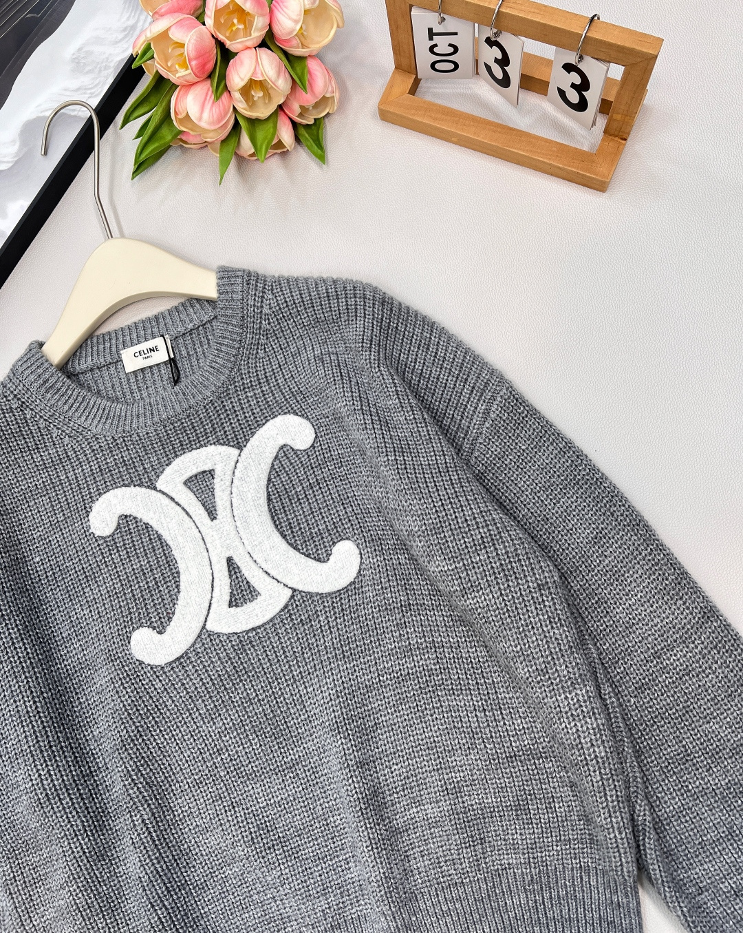 🆕Celine2025新款logo徽标百搭凯旋门套头毛衣定制YB羊毛针织材质 质感高级 舒适柔软 肌理明