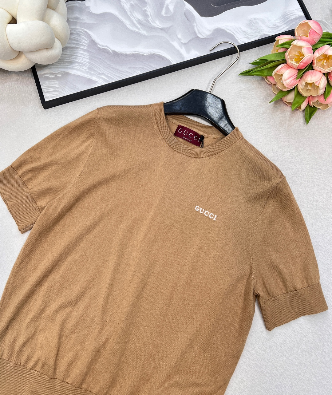 🆕Gucci2025新款徽标字母针织短袖，定制YB丝毛纱线织造 柔软亲肤 舒适有型 圆领针织短袖剪裁 美