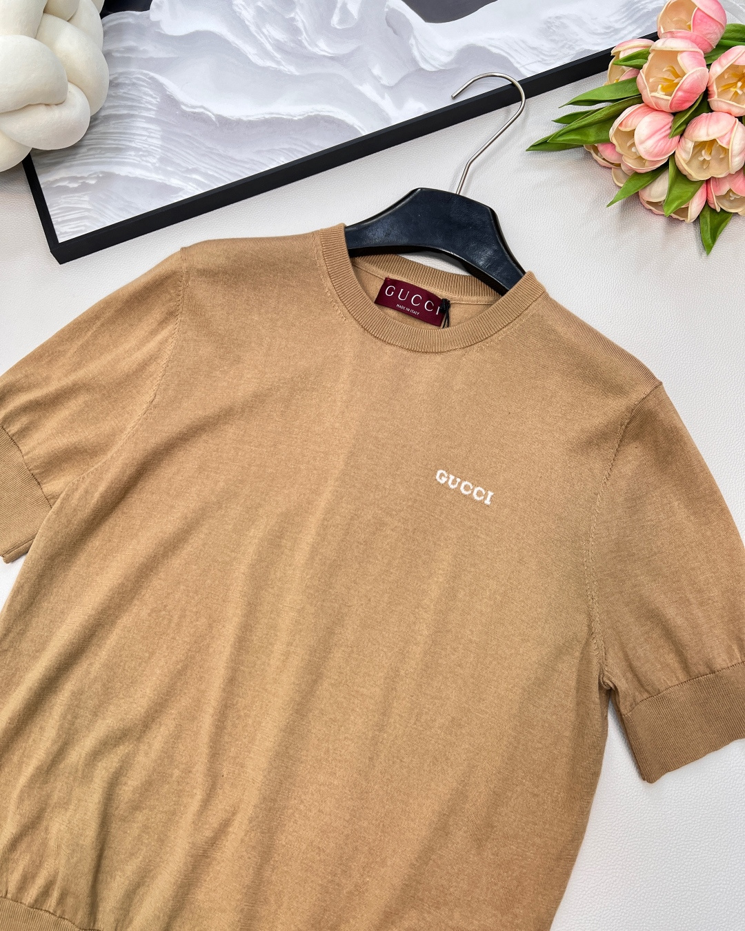 🆕Gucci2025新款徽标字母针织短袖，定制YB丝毛纱线织造 柔软亲肤 舒适有型 圆领针织短袖剪裁 美