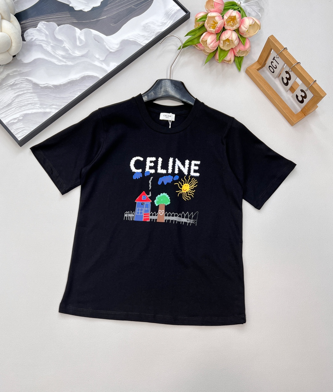 NO:438393,Celine25Ss Spring and Summer New Children's Fun Graffiti Printed Round Neck Short-Sleeve T-shirt丨Full Fun, Breaking the monotonym, the whole body is a girl who reduces age!  Walking on the street is full of attention!  The youthful and energetic feel is slightly loose and not picky about the figure at all!  It is inclusive and covers the flesh and makes you look thin!  Both appearance and comfort!  The rate of returning to the street is 100% Heavy industrial washing pure cotton fabric, with a super comfortable texture!  Close your eyes and rush!  Four colors are complete!  Large-scale size sml, celine, T-shirt,tees, t-shirt,alexander wang19860909Celine25Ss春夏新款童趣涂鸦印花圆领短袖T恤丨趣味满满 打破单调感 一整个上身就是减龄少女！走在街上吸睛度满分！青春又活力的感觉微宽松版型完全不挑身材！包容性好遮肉显瘦！颜值与舒适兼具！穿出街回头率百分百重工洗水纯棉面料 质感超级舒适！都给我闭眼冲！四色出三齐全！大货出 尺码sml 编,,celine,T-shirt,tees，t-shirt,alexander wang,Women's clothing