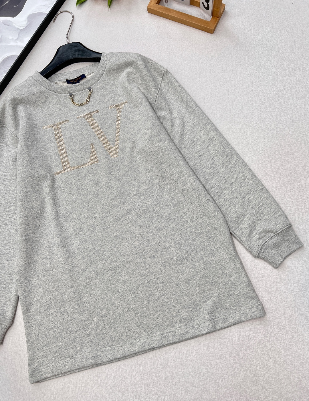 🆕Louis Vuitton25Fw早秋新款字母烫钻链条长款卫衣丨⚠独家高版出品！长款套头卫衣裁剪 可上