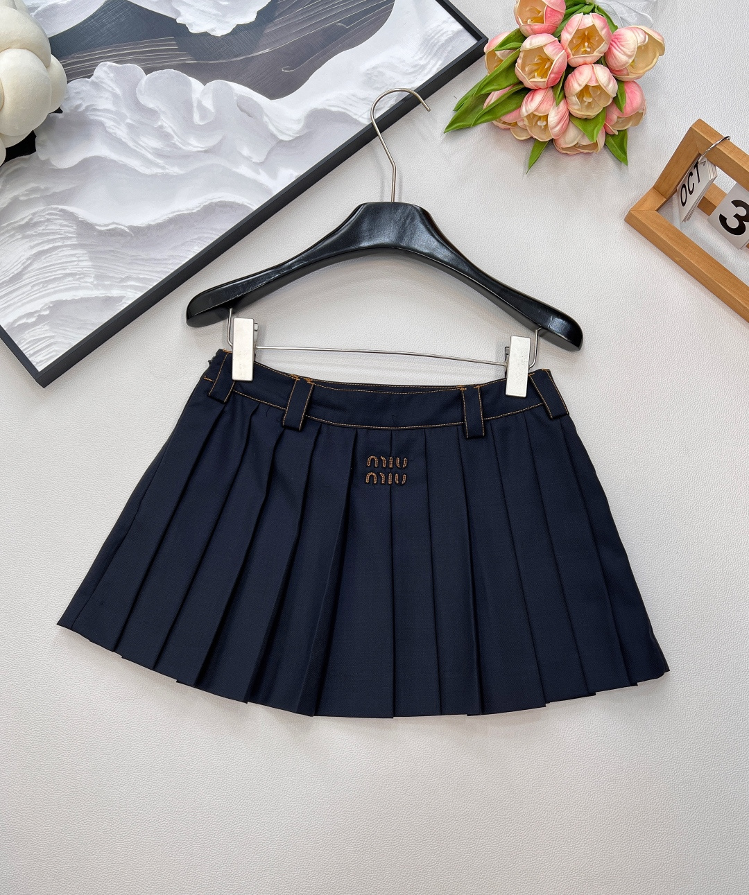 🆕Miumiu25Ss春夏新款汔军蓝学院风少女压褶短半裙丨⚠独家yb开发！高版出品！进口斜纹精纺面料质感