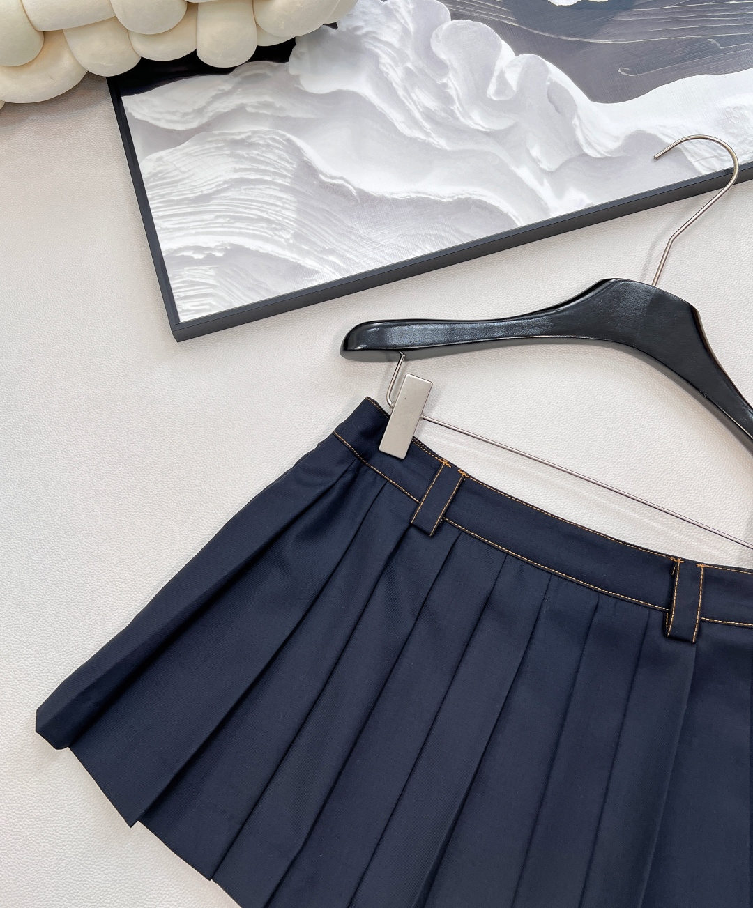 🆕Miumiu25Ss春夏新款汔军蓝学院风少女压褶短半裙丨⚠独家yb开发！高版出品！进口斜纹精纺面料质感