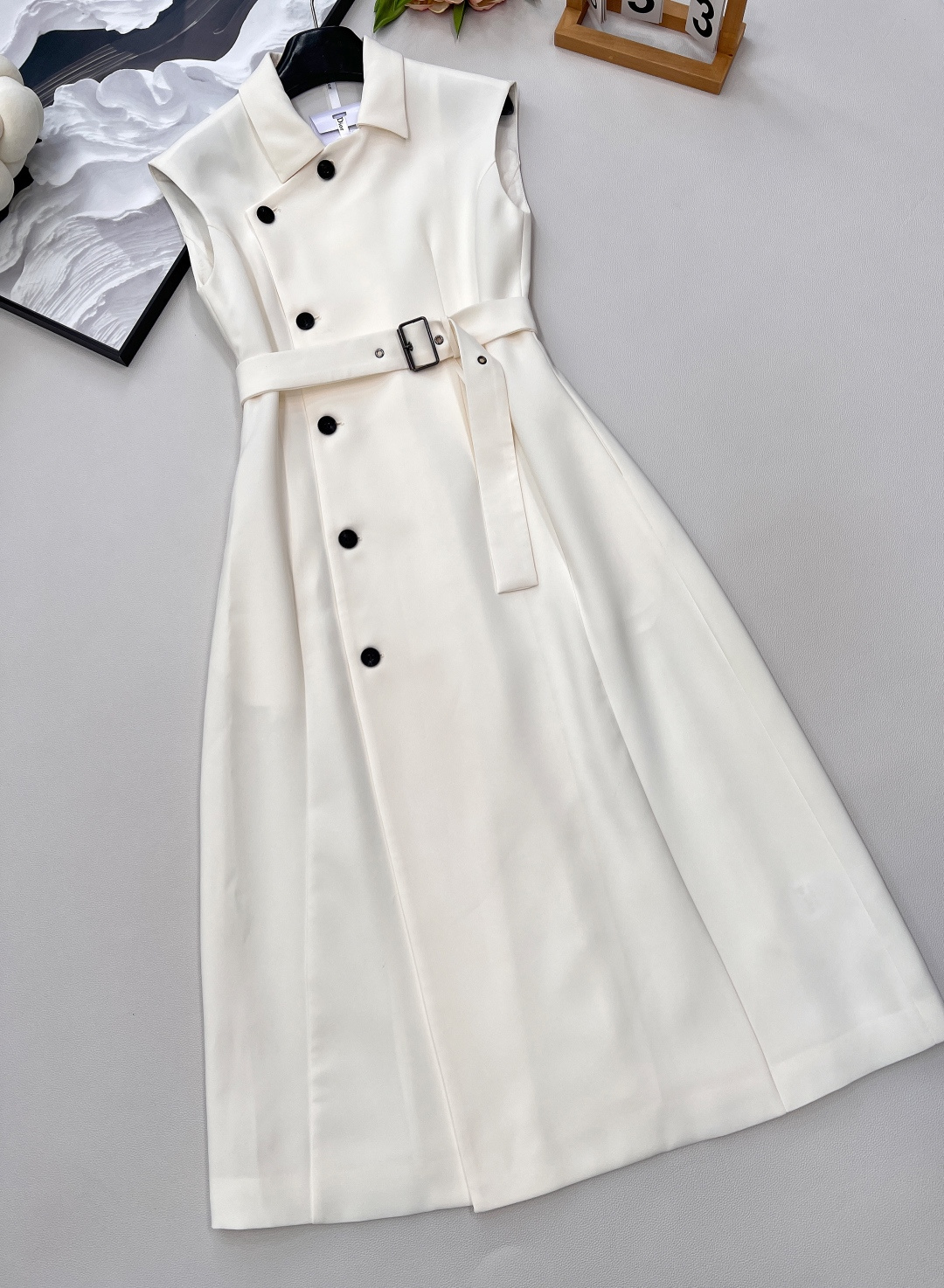 🆕dior2025新款西装式无袖连衣裙，优雅与干练的完美融合！经典迪奥基因注入全新设计，2025 新款侧