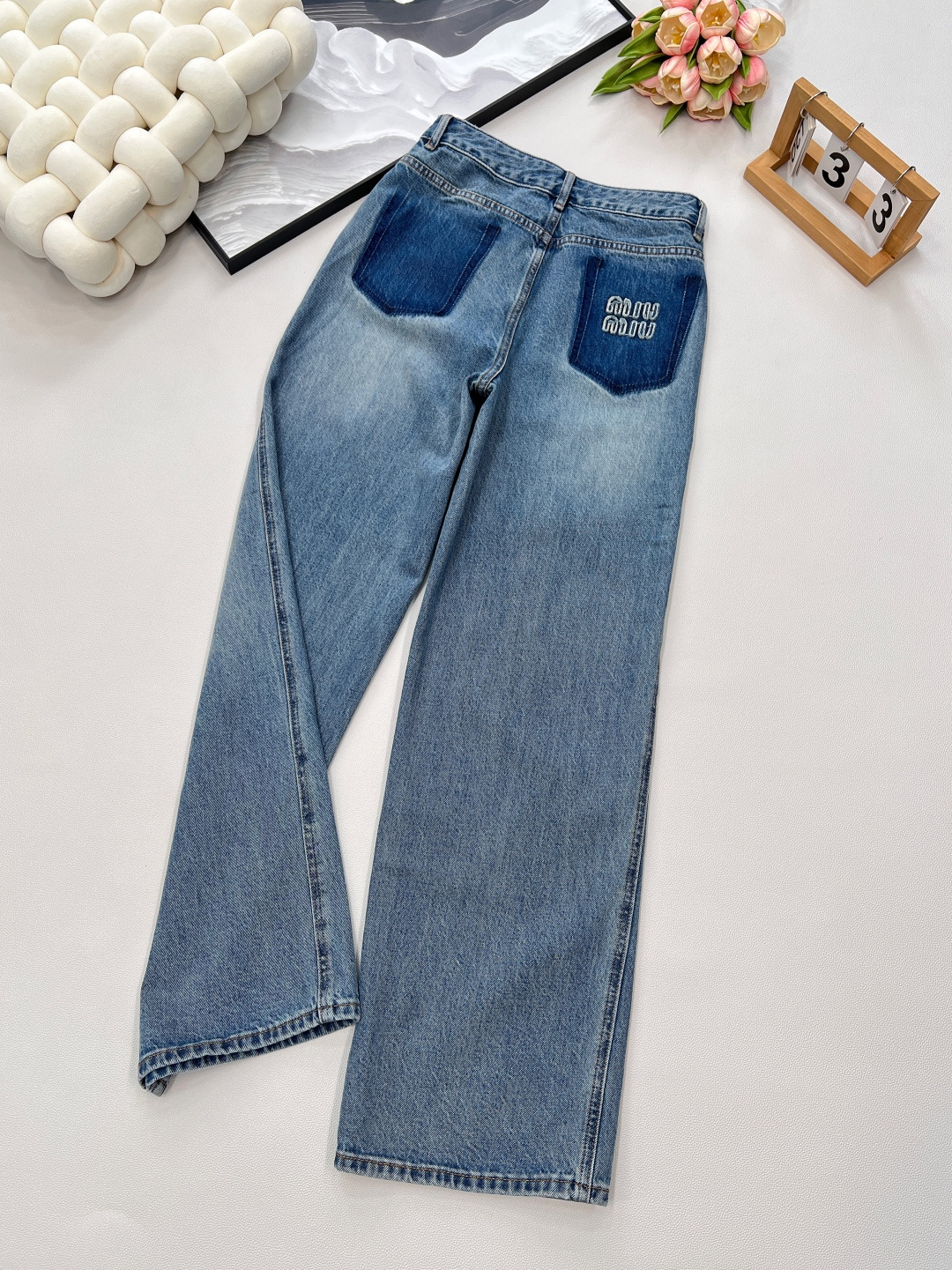 🆕miumiu新款后撞色假口袋直筒高腰显瘦牛仔裤独家高版出品！自带摩登复古感，日常搭配调性满满！日常又百